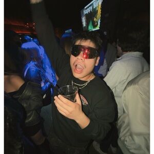 Meet your Posher, Nico